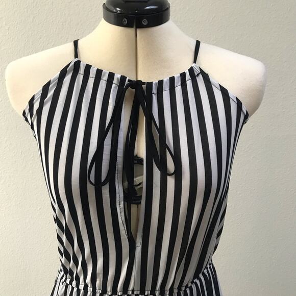 Xuefulin White and Black Striped Maxi Dress with Keyhole Tie Size 3X - Picture 6 of 8